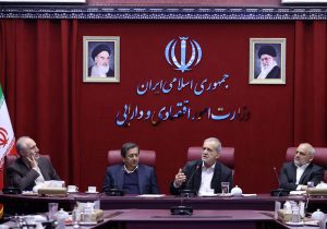 اداره کشور در شرایط تحریم و تورم کار آسانی نیست/در اقتصاد دنبال اهداف جناحی نباشیم