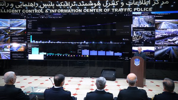 بازدید دکتر پزشکیان از مرکز اطلاعات و کنترل هوشمند ترافیک پلیس راهور