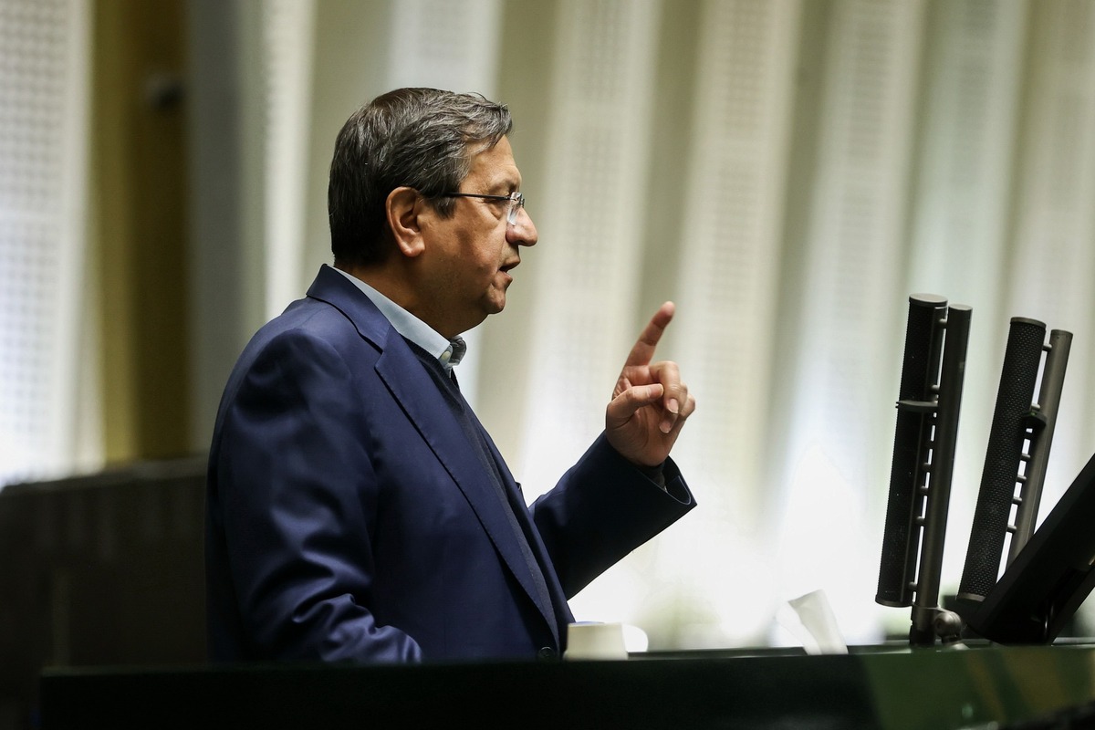 همتی: از من نخواهید مطالبی بگویم که امنیت کشور را به خطر بیندازد؛ برخی دوستان طوری صحبت می‌کنند که ما نمی‌دانیم مشکلات مردم چیست