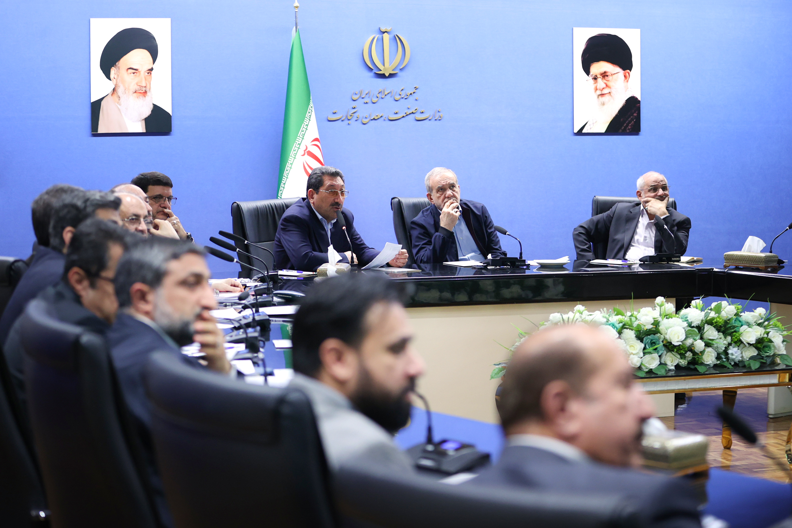 نشست با وزیر و مدیران وزارت صنعت، معدن و تجارت