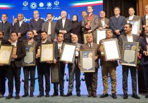 دریافت تندیس زرین جشنواره ویژند شرکت پتروشیمی مارون