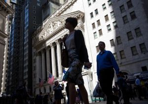 «تجارت رکودی» در کمین بازارهای جهانی؛ آیا دلار تغییر مسیر می‌دهد؟