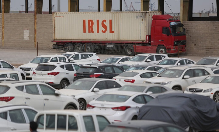 بلاتکلیفی ۲۸۰۰ دستگاه خودرو وارداتی/ تعلل در راه‌اندازی سامانه جامع تجارت قابل پذیرش نیست