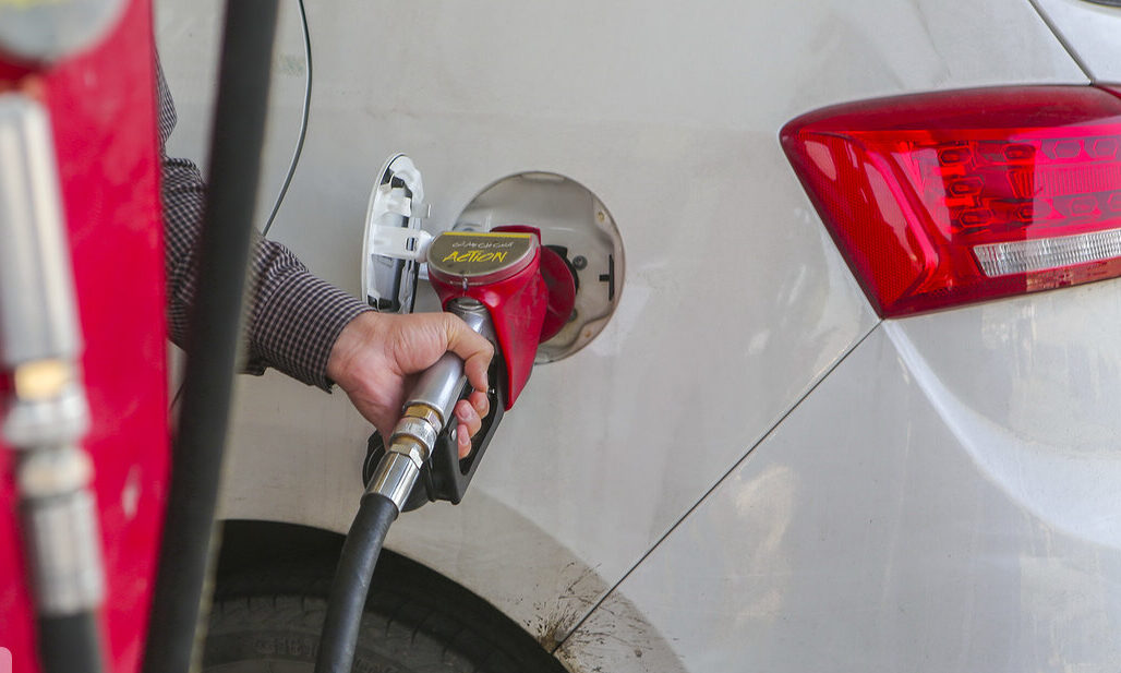 ۶۰ لیتر سهمیه بنزین امشب شارژ می‌شود