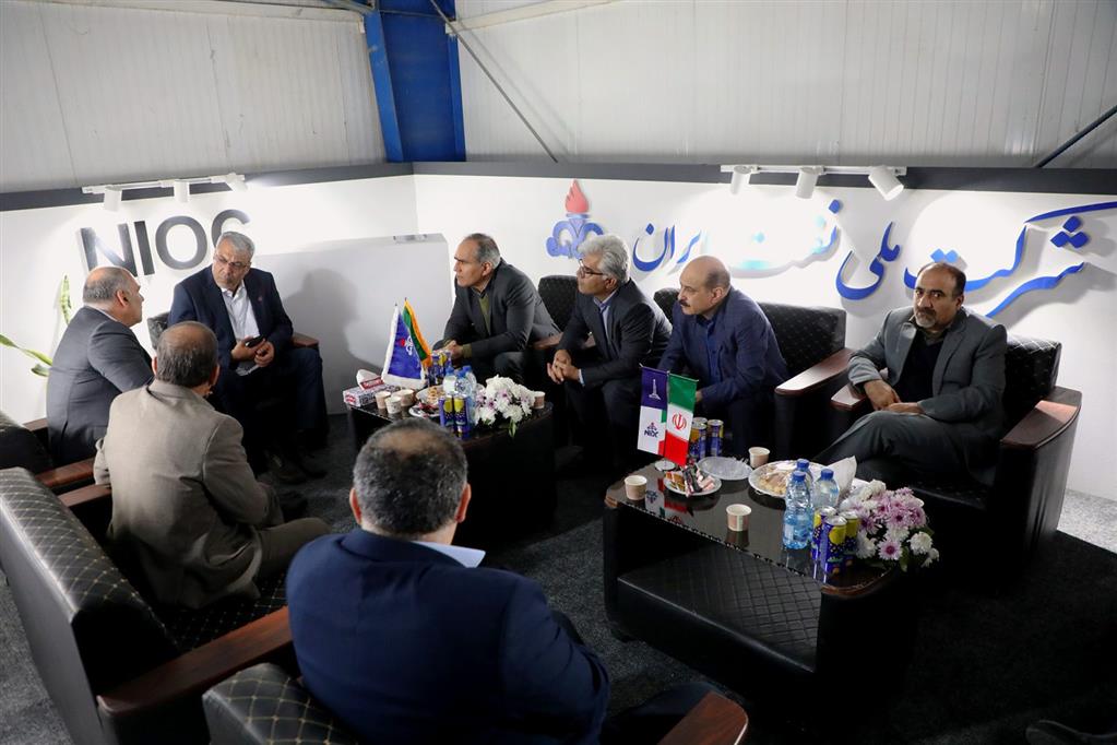 بازدید جمعی از مدیران شرکت نفت و گاز اروندان از نمایشگاه صنعت نفت خوزستان